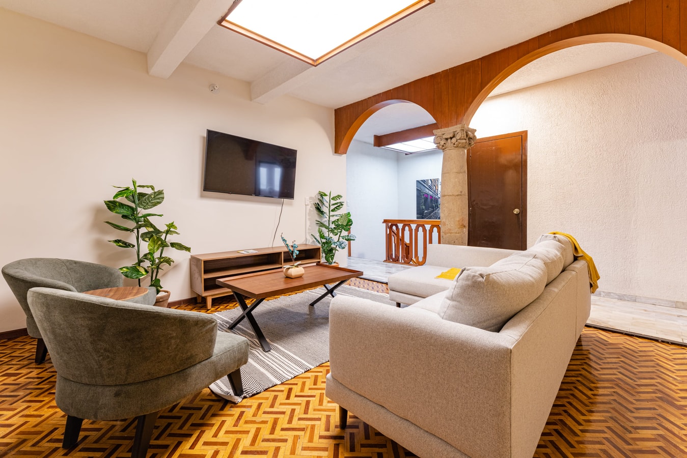 VH | Great House Polanco | Parking & Backyard | 18 Virtual Homes