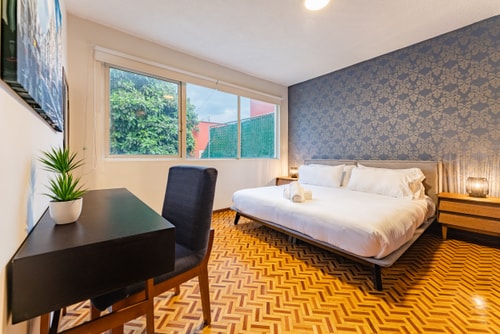 VH | Great House Polanco | Parking & Backyard | 18 47 Virtual Homes