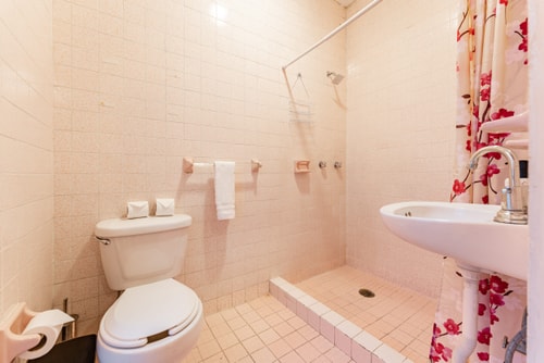 VH | Great House Polanco | Parking & Backyard | 18 56 Virtual Homes