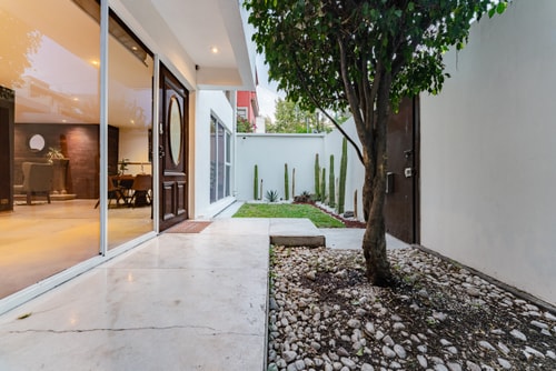 VH | Great House Polanco | Parking & Backyard | 18 12 Virtual Homes
