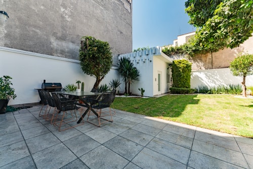 VH | Great House Polanco | Parking & Backyard | 18 63 Virtual Homes