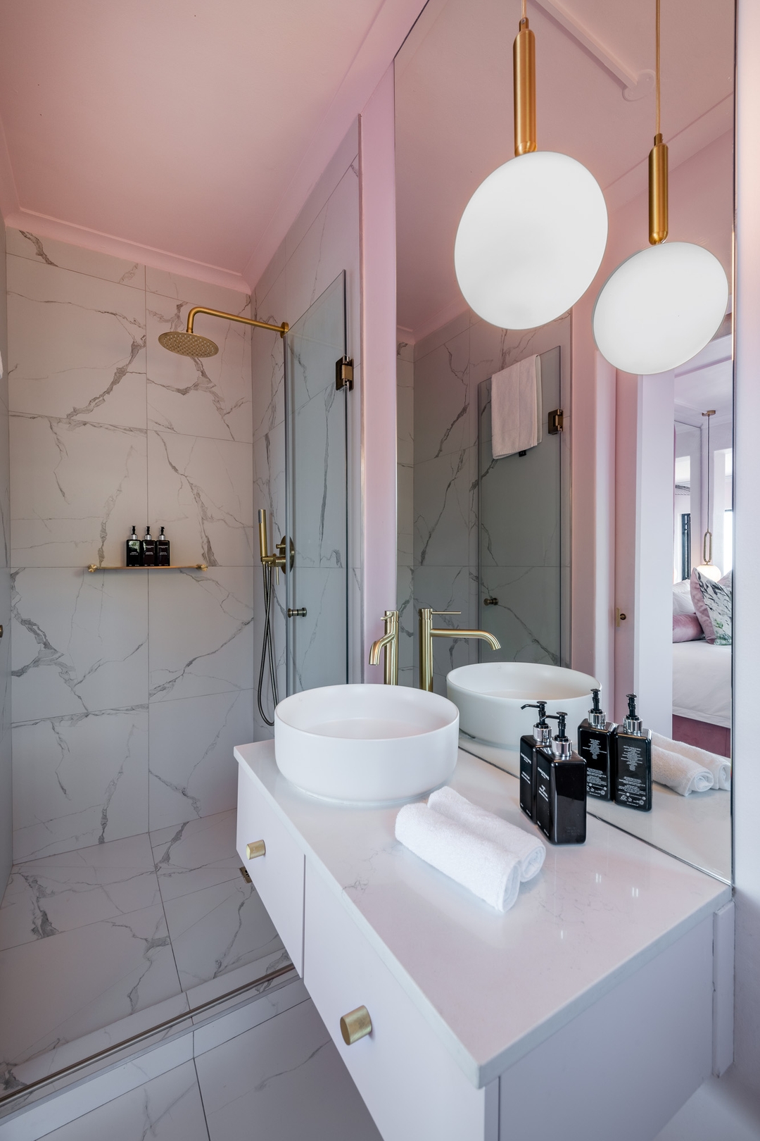 Camps Bay Villa | Ocean Views | Pool, Jacuzzi, Gym