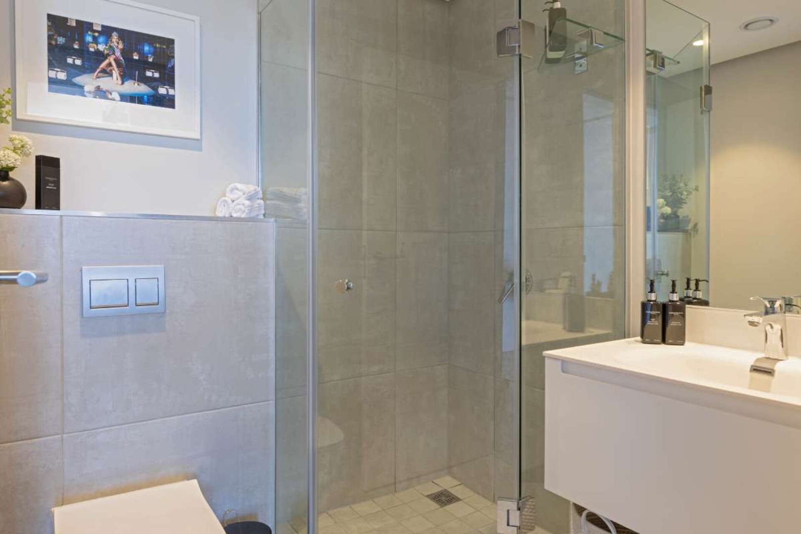 Stylish 29th-Floor Studio with Stunning Views