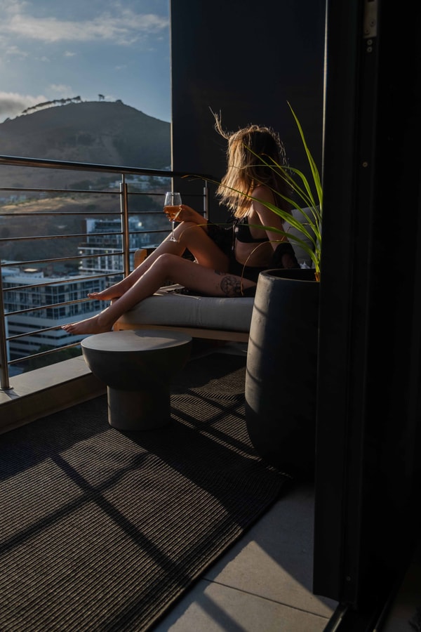 Stylish 1 bedroom, private balcony & stunning view