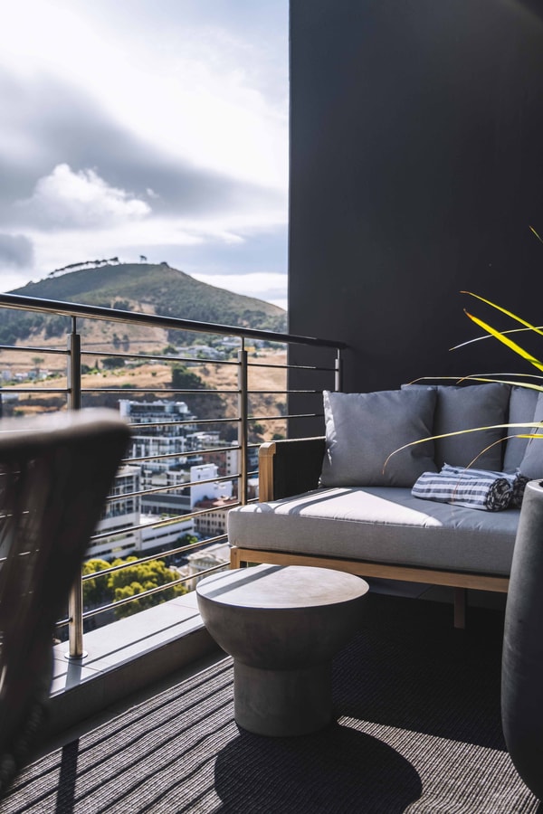 Stylish 1 bedroom, private balcony & stunning view