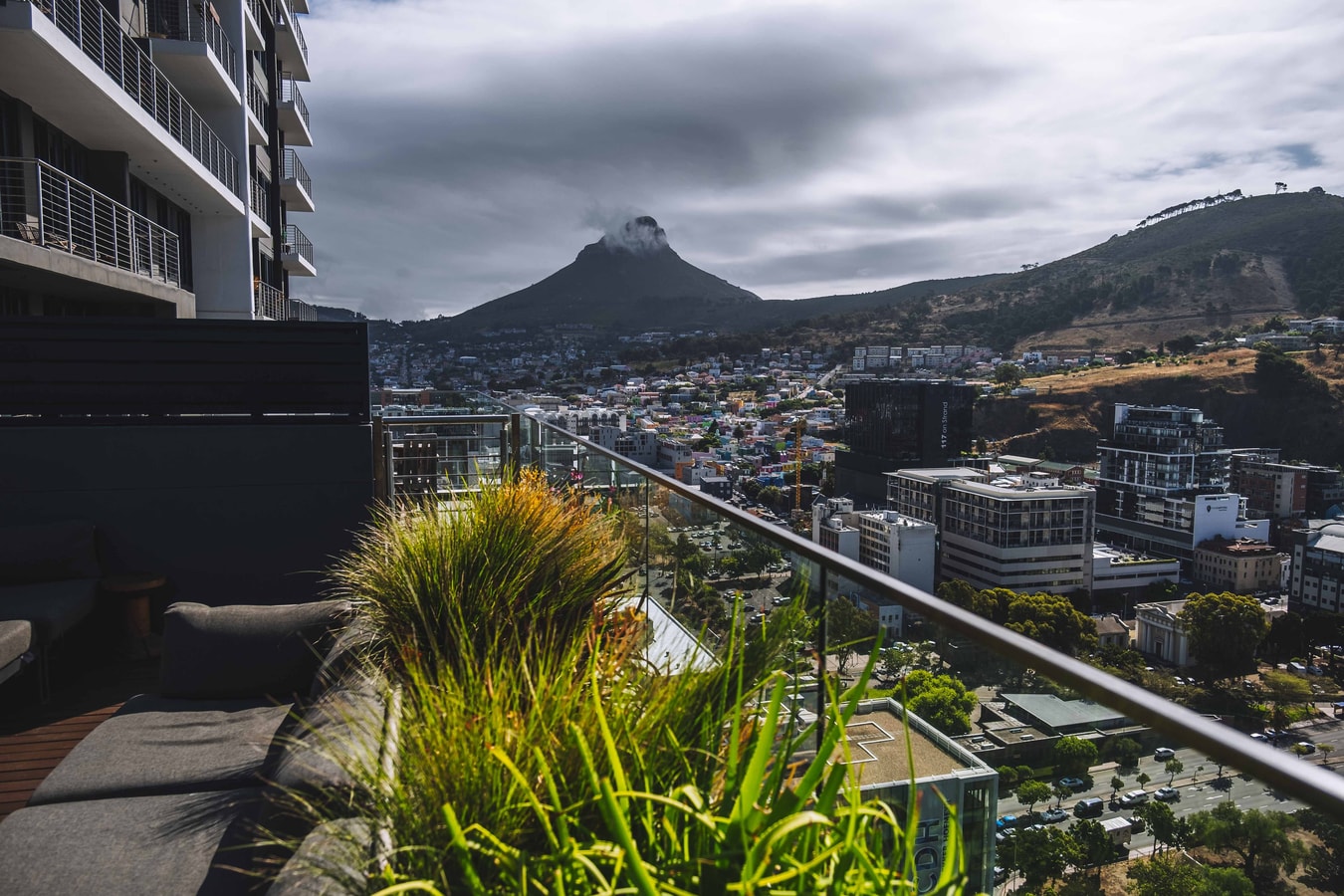 Stylish 1 bedroom, private balcony & stunning view