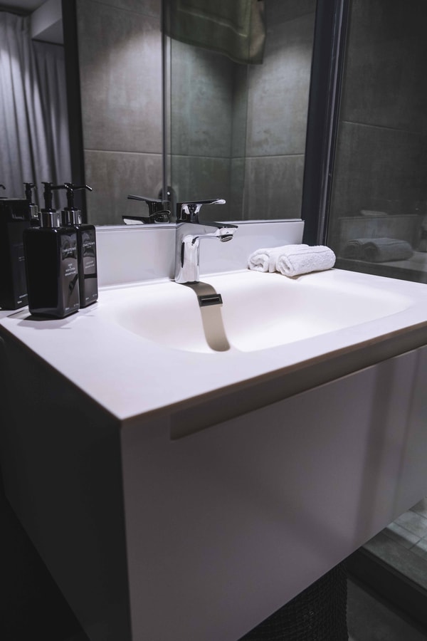 Stylish 1 bedroom, private balcony & stunning view