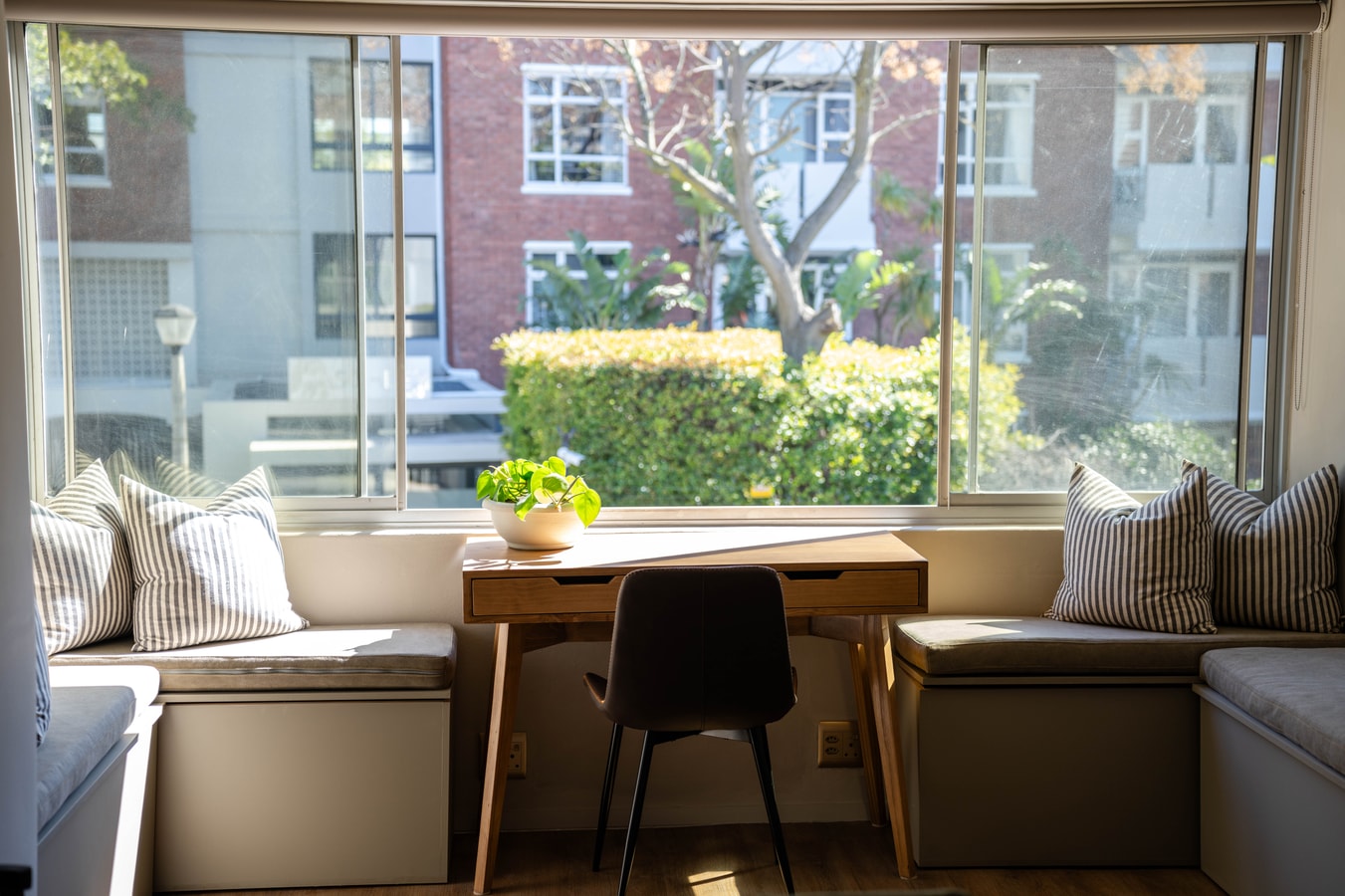 Chic two bedroom apartment - heart of Green Point