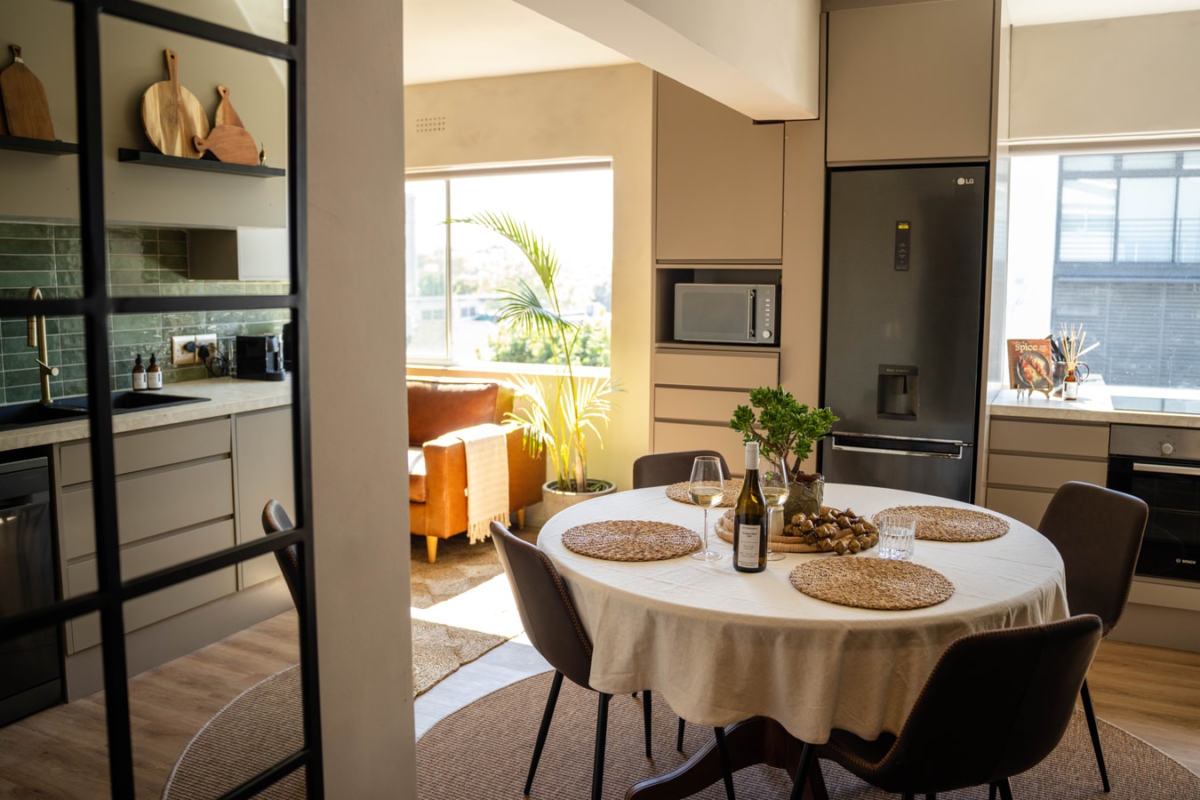 Chic two bedroom apartment - heart of Green Point