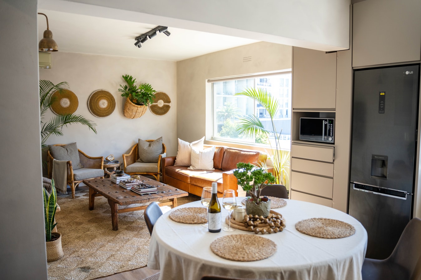 Chic two bedroom apartment - heart of Green Point