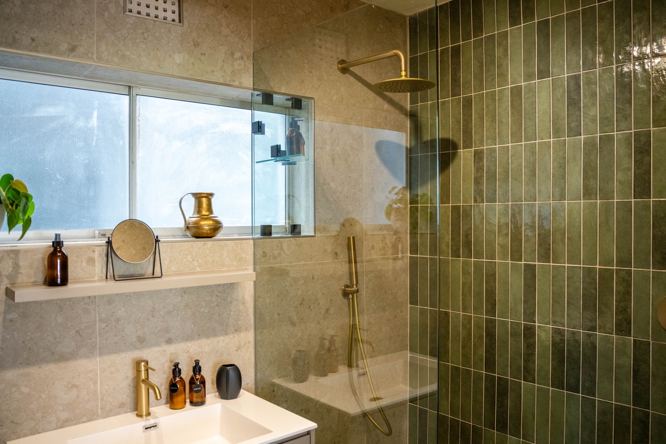 Chic two bedroom apartment - heart of Green Point