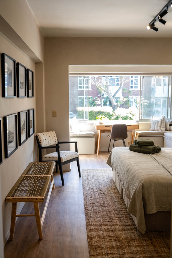 Chic two bedroom apartment - heart of Green Point