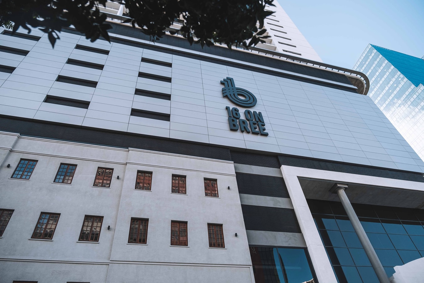 Stylish 1 bedroom, private balcony & stunning view