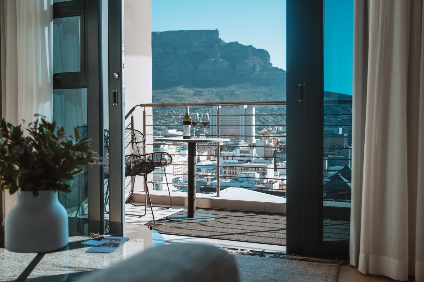 Stylish 1 bedroom, private balcony & stunning view