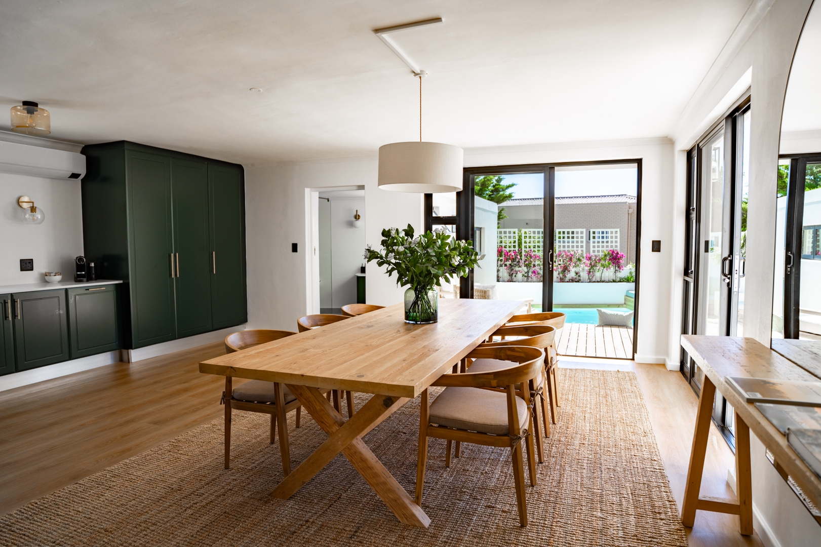 Camps Bay Villa with breathtaking mountain views