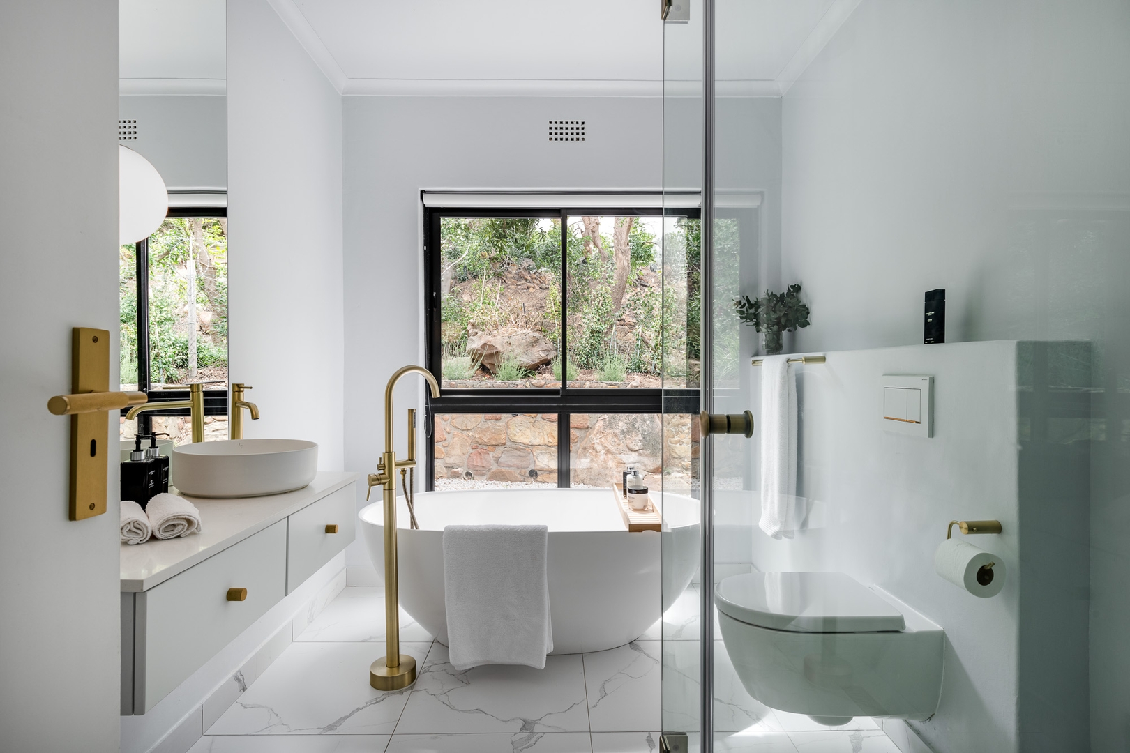 Camps Bay Villa | Ocean Views | Pool, Jacuzzi, Gym