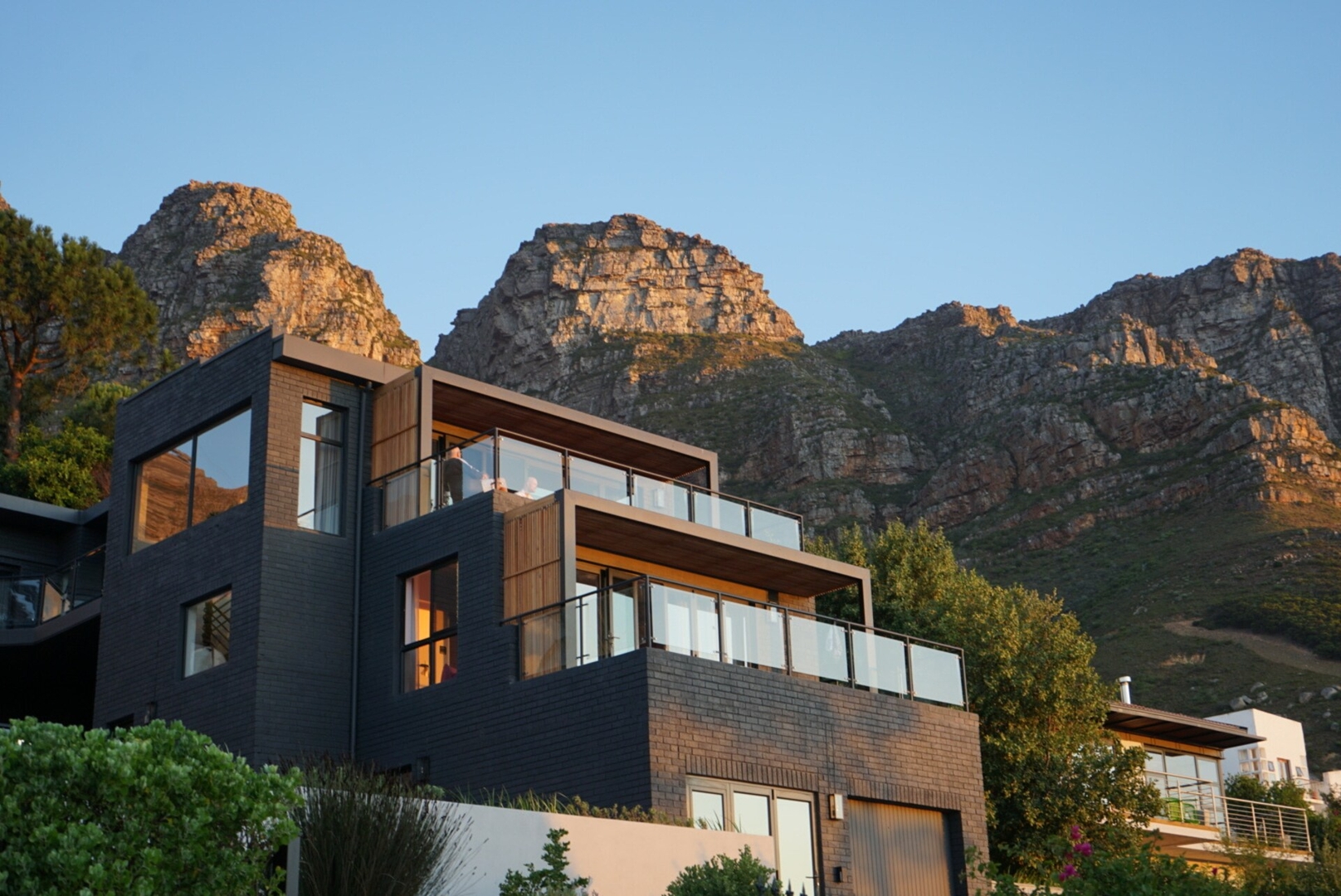 Camps Bay Villa | Ocean Views | Pool, Jacuzzi, Gym