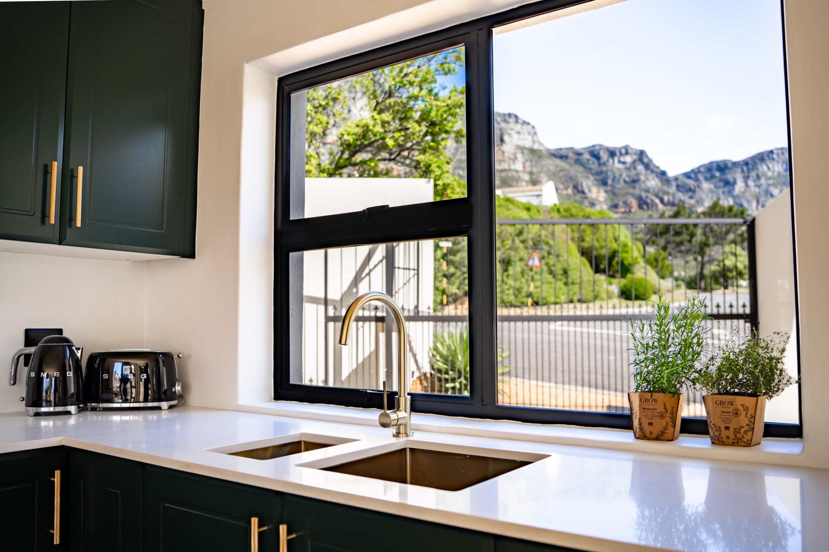 Camps Bay Villa with breathtaking mountain views