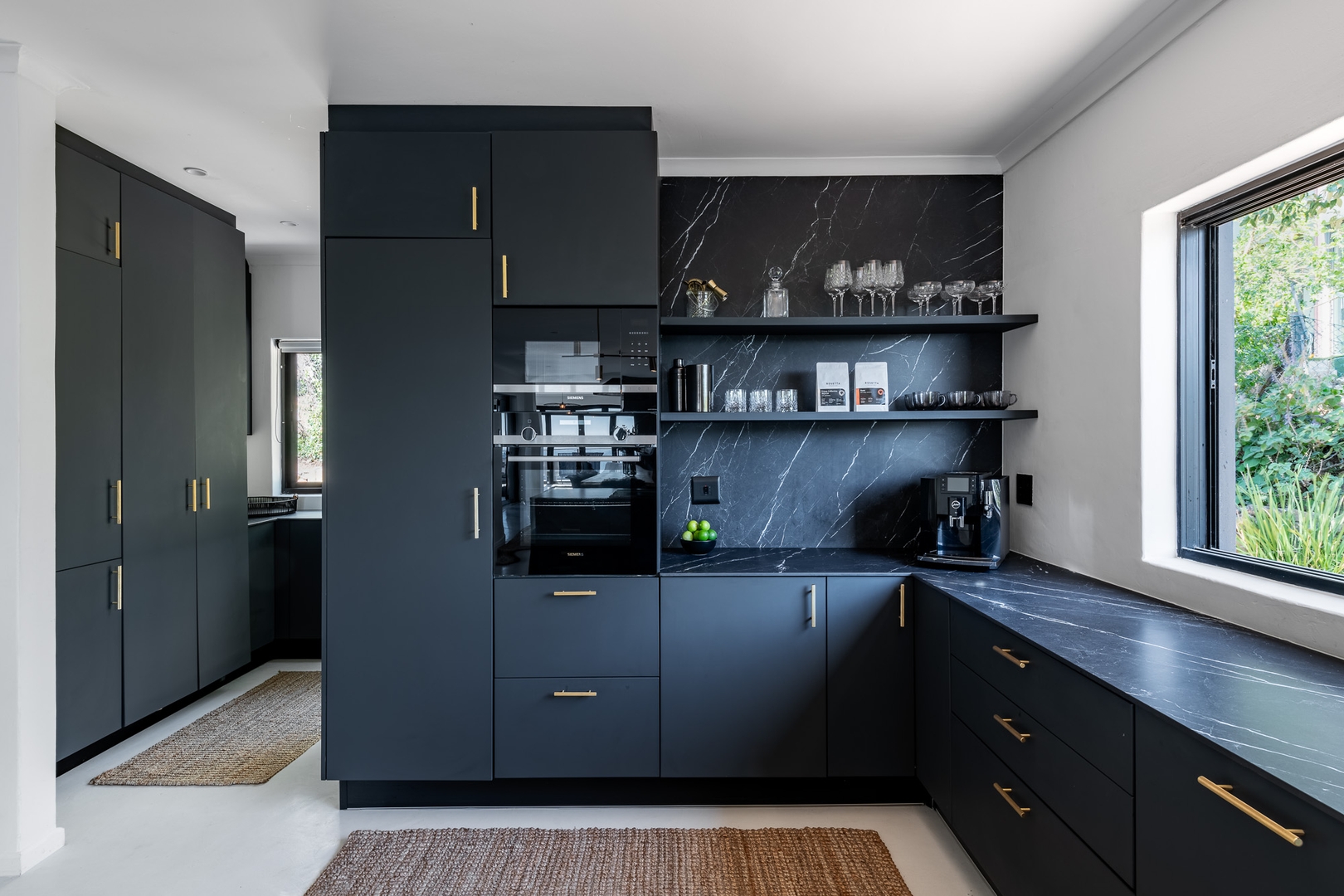 Camps Bay Villa | Ocean Views | Pool, Jacuzzi, Gym