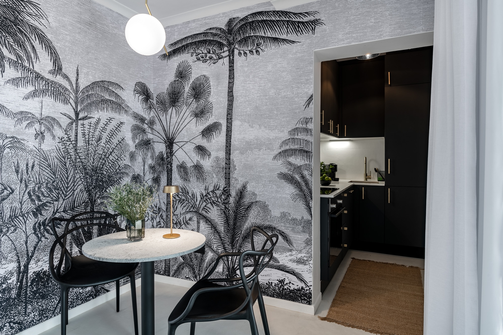 Camps Bay Villa | Ocean Views | Pool, Jacuzzi, Gym