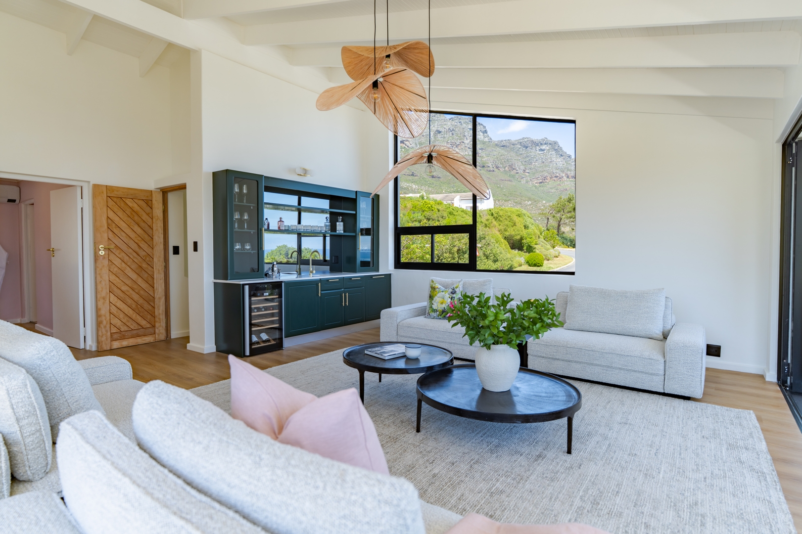 Camps Bay Villa with breathtaking mountain views