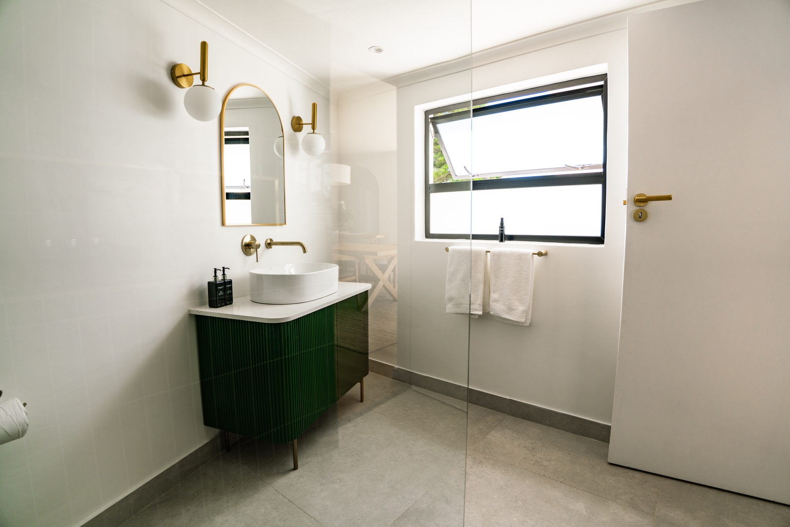 Camps Bay Villa with breathtaking mountain views