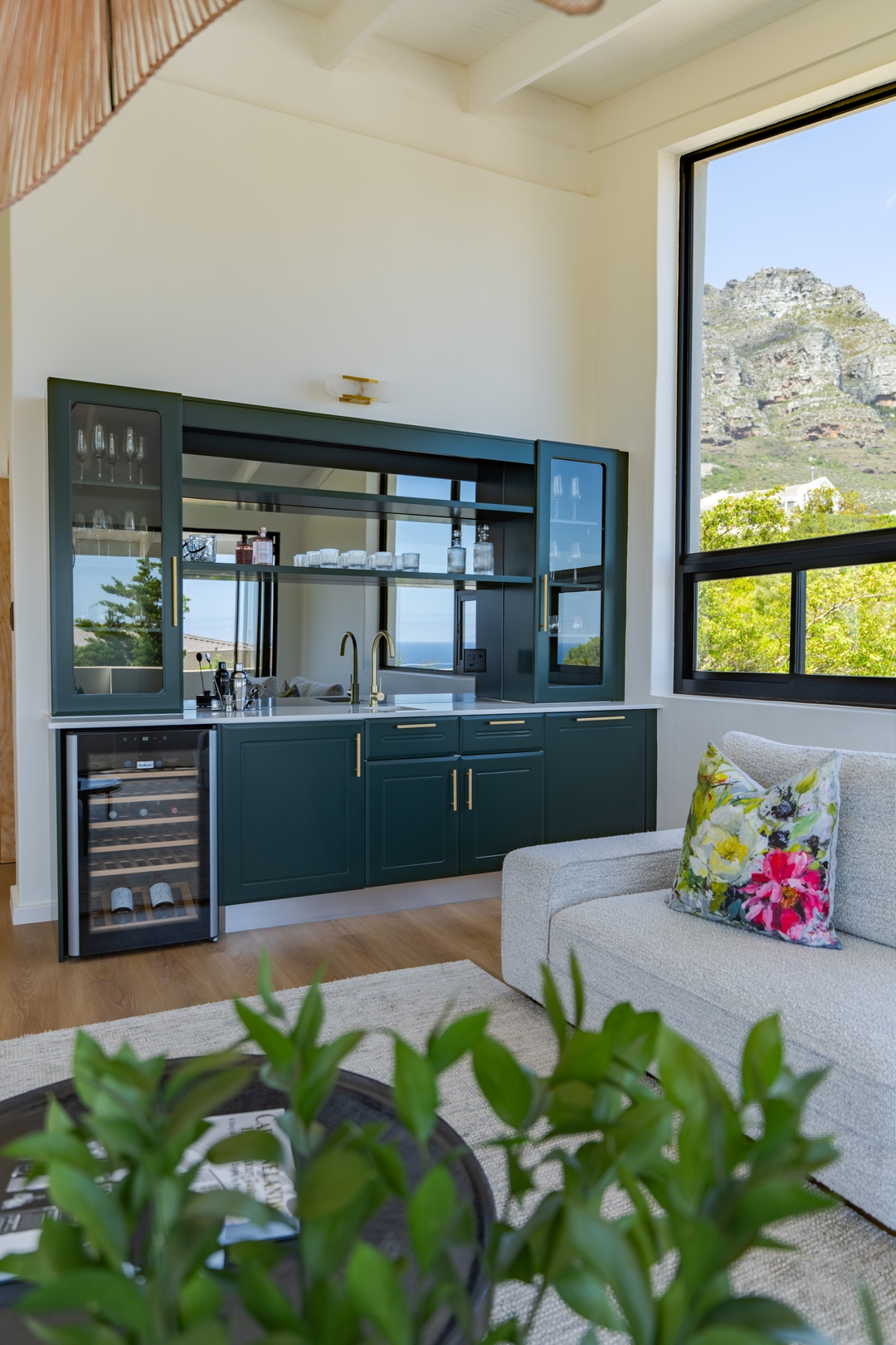 Camps Bay Villa with breathtaking mountain views