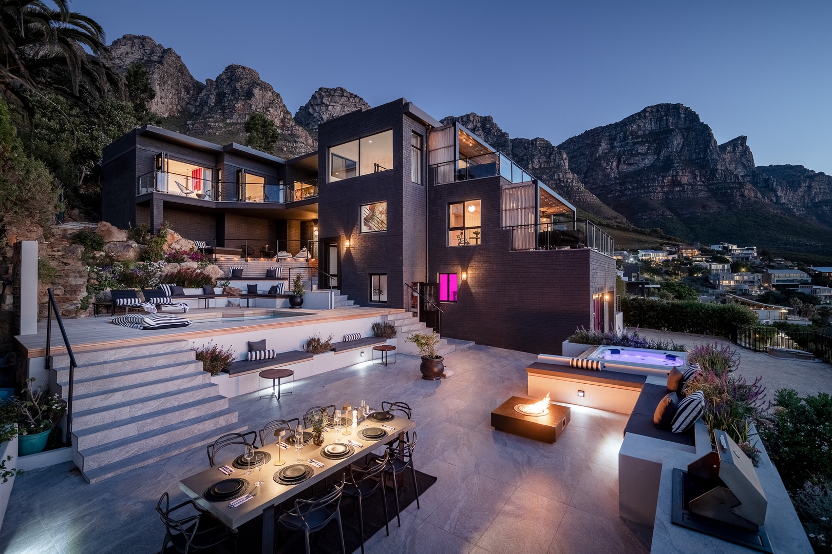 Camps Bay Villa | Ocean Views | Pool, Jacuzzi, Gym