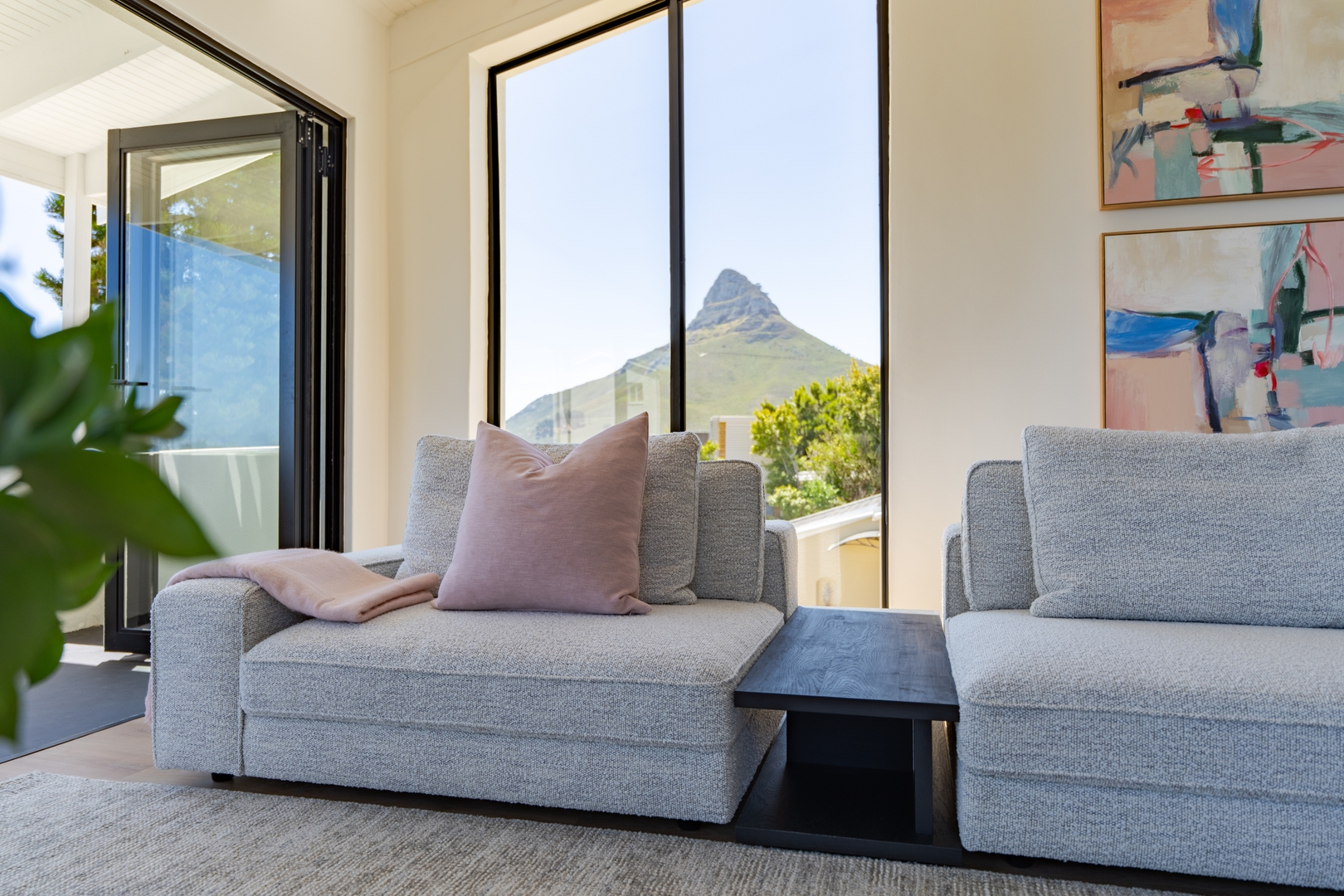 Camps Bay Villa with breathtaking mountain views