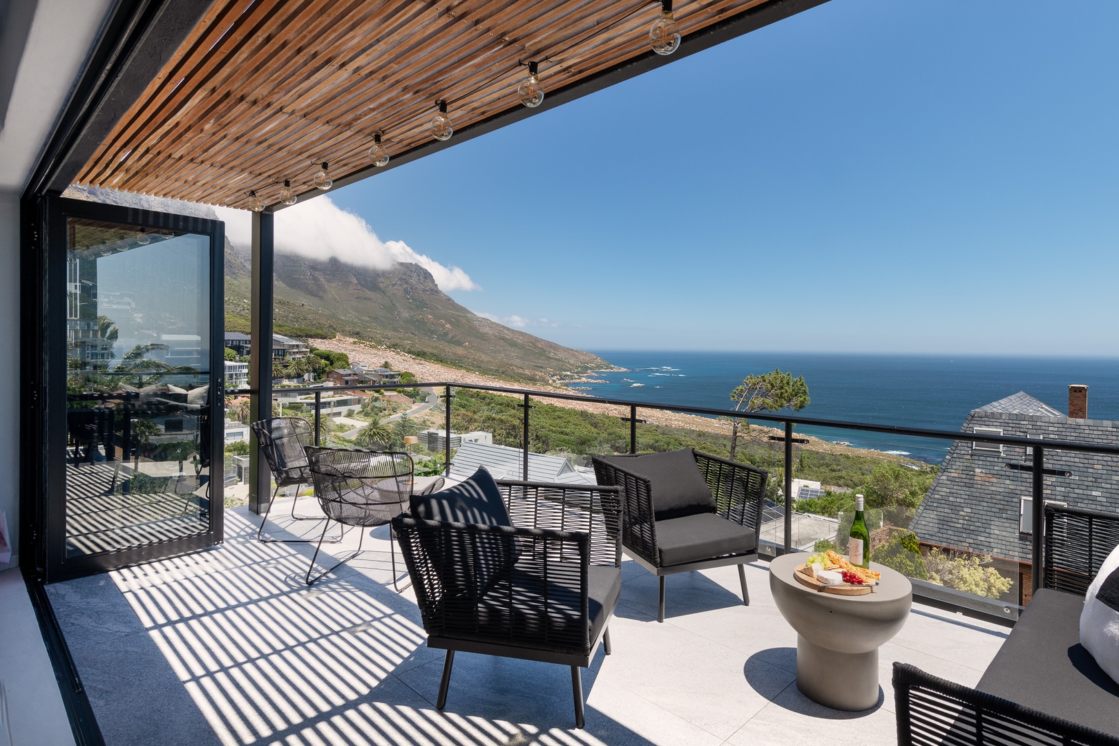 Camps Bay Villa | Ocean Views | Pool, Jacuzzi, Gym