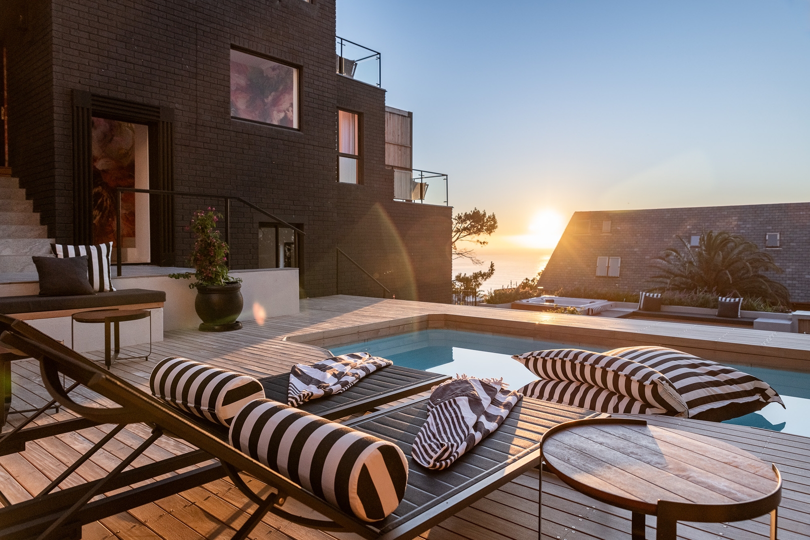 Camps Bay Villa | Ocean Views | Pool, Jacuzzi, Gym