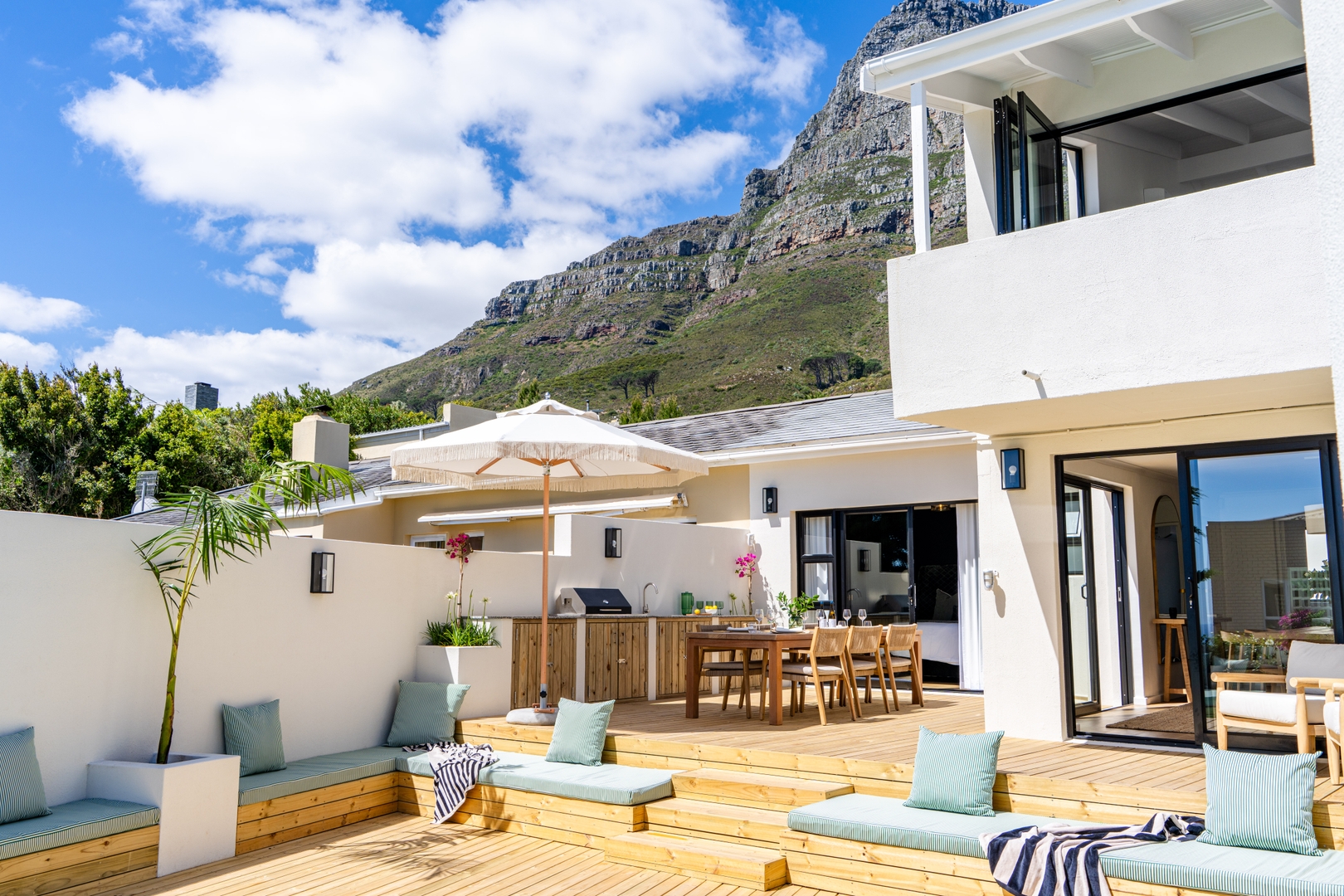 Camps Bay Villa with breathtaking mountain views