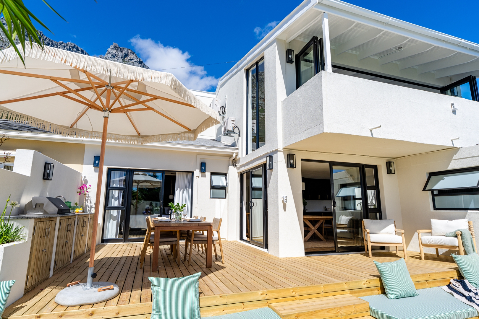 Camps Bay Villa with breathtaking mountain views