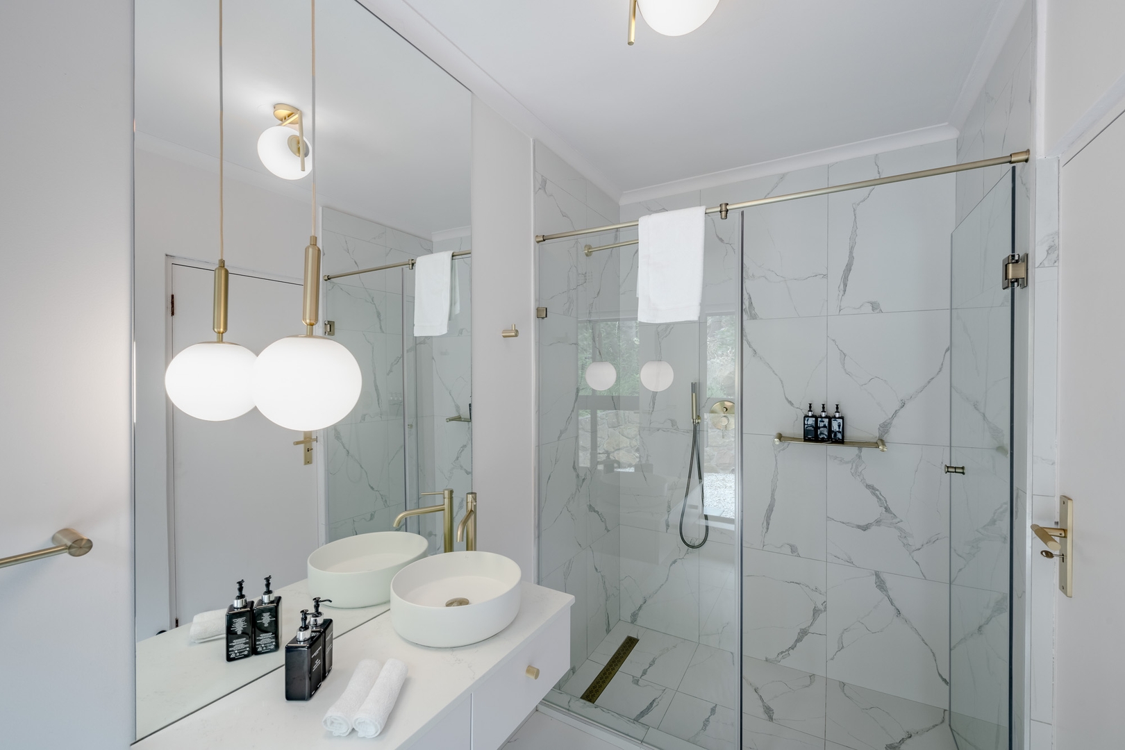 Camps Bay Villa | Ocean Views | Pool, Jacuzzi, Gym