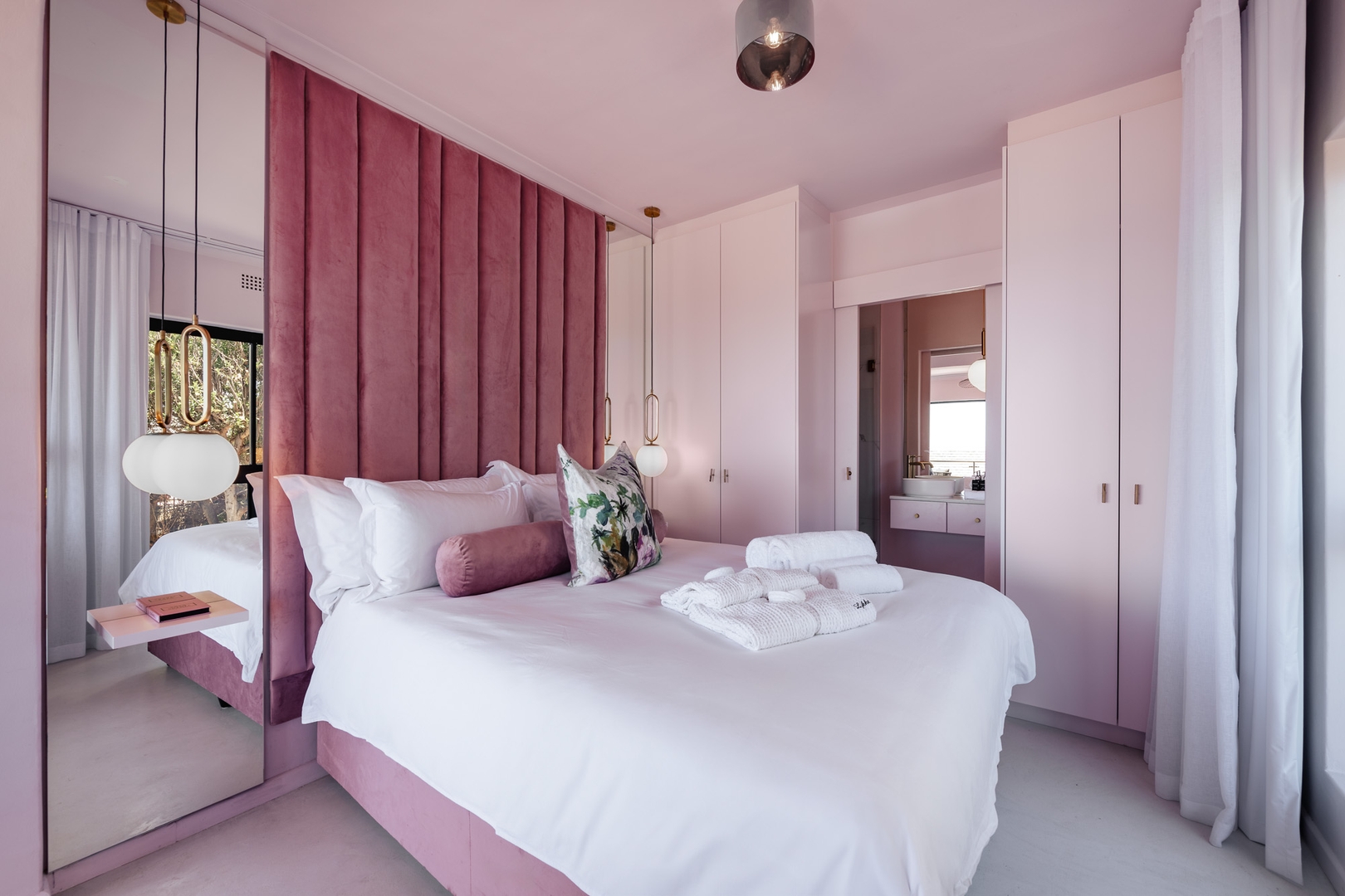 Camps Bay Villa | Ocean Views | Pool, Jacuzzi, Gym