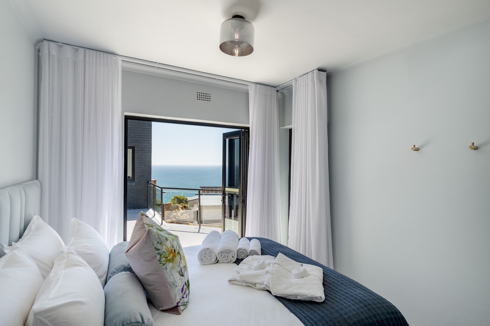 Camps Bay Villa | Ocean Views | Pool, Jacuzzi, Gym