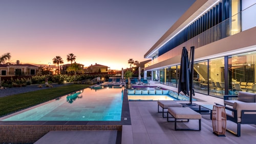 Modern Algarve Villa Near Beaches With Pool