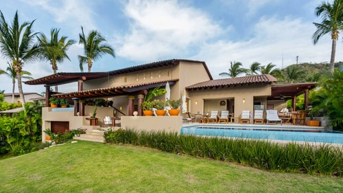 Four Seasons Private Villa with Views and Jacuzzi