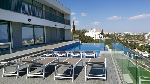 Sleek and Dramatic Algarve Villa Overlooking the Ocean