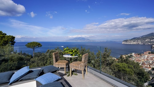 Spacious Sorrento Villa with Spectacular Views