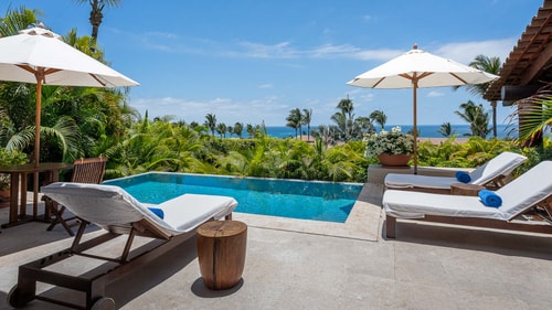 Four Seasons Private Villa: Ocean and Garden Views