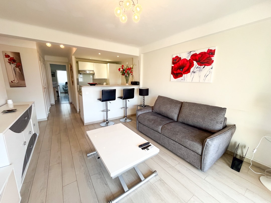 Upstays Bright 1BR 50m² with terrace Cannes center 23 Upstays