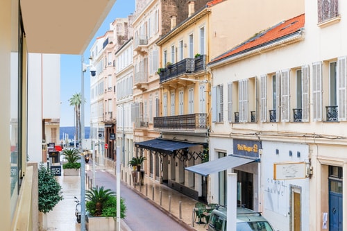 Immogroom – Stylish Studio – Beach 1 min away- AC 0 ImmoGroom