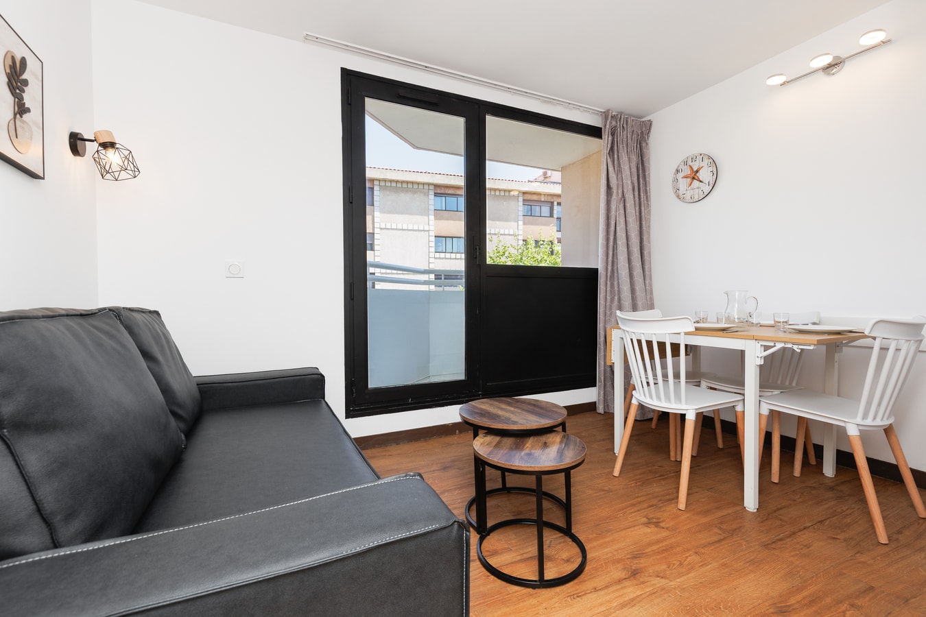Upstays charming t2 renovated balcony and  pool 11 Upstays