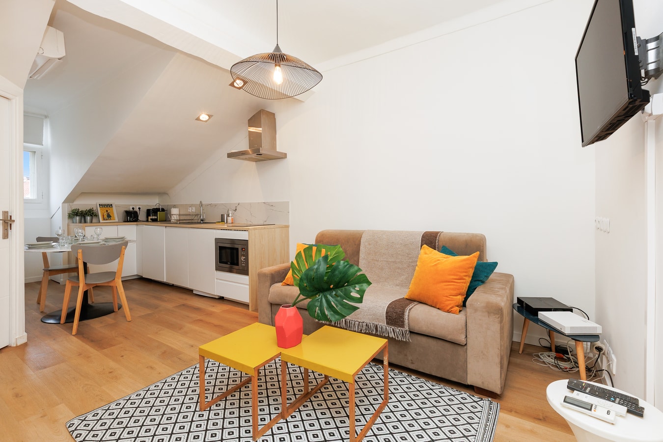 Immogroom - 1 Bedroom  - City Center - AC 7 Upstays