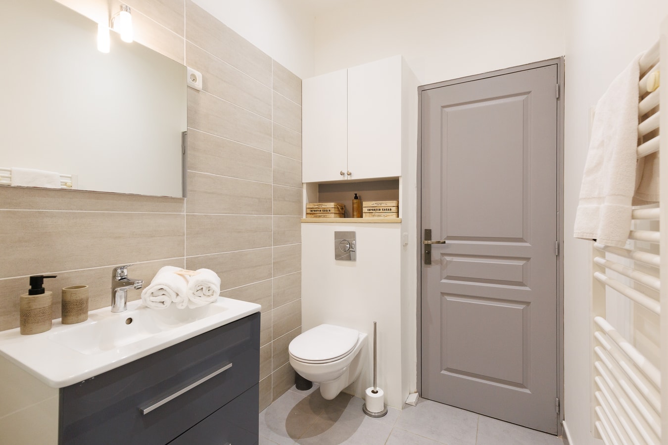 Upstays Elegant 3BR Steps from Le Palais 15 Upstays