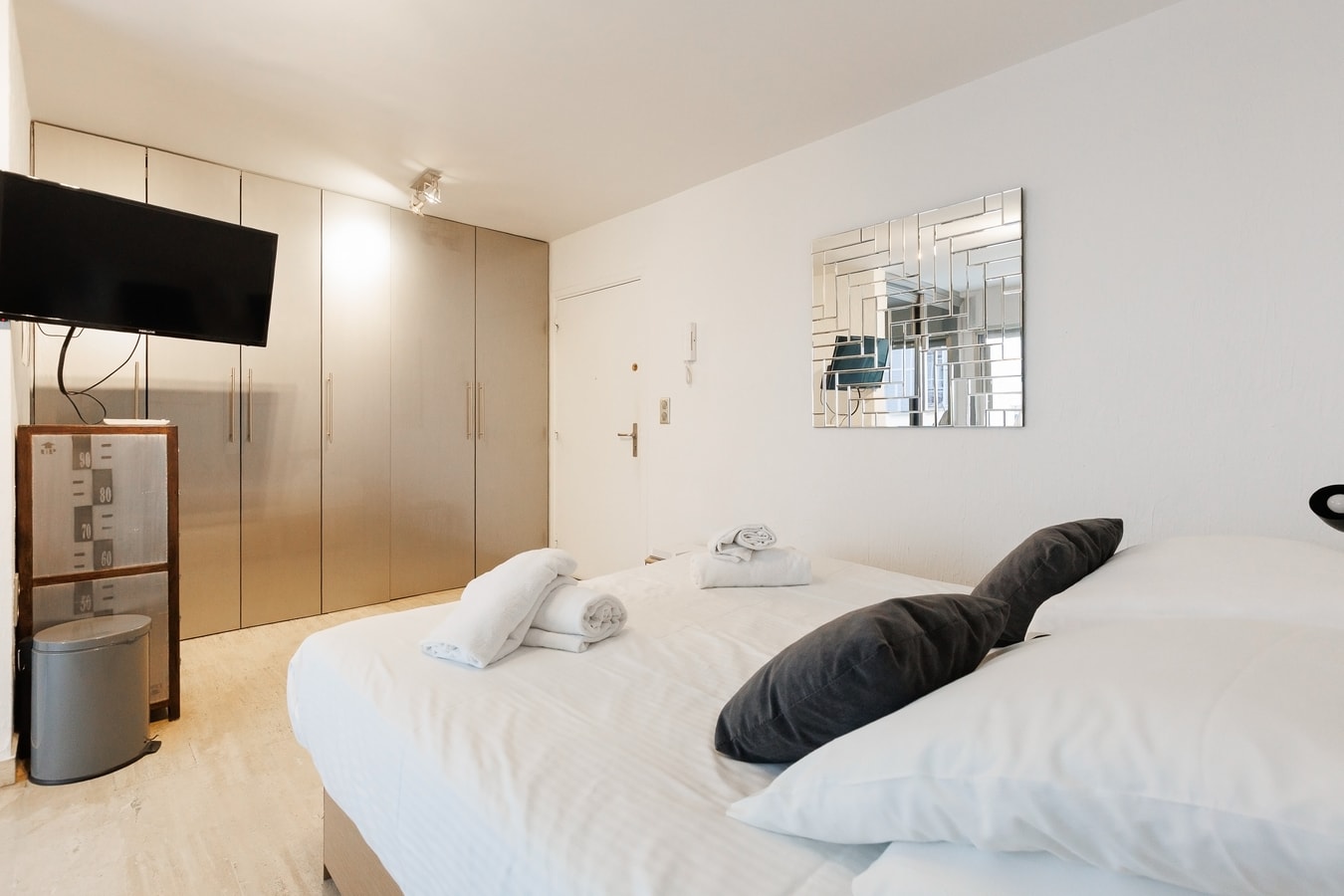 Immogroom – Stylish Studio – Beach 1 min away- AC 9 ImmoGroom