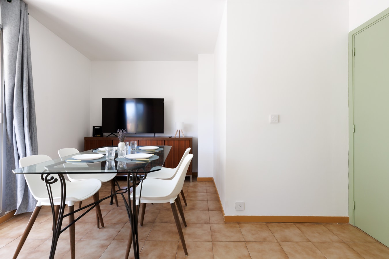 Upstays Elegant T2 with loggia 11 Upstays