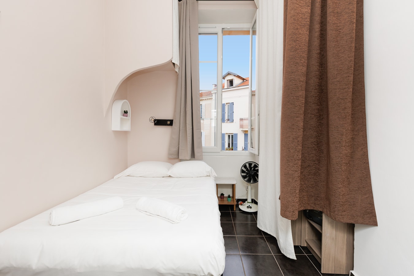 Upstays Centre 30m² Apartment Near Palais 14 Upstays