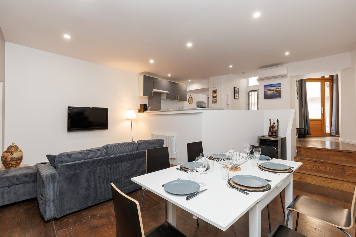 Upstays Elegant 3BR Steps from Le Palais 11 Upstays